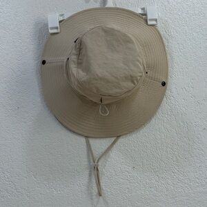 Furtalk Wide Brim Sun Hat - Beige with adjustable neck and head width strap
